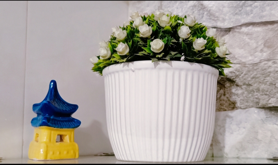 Small line planter